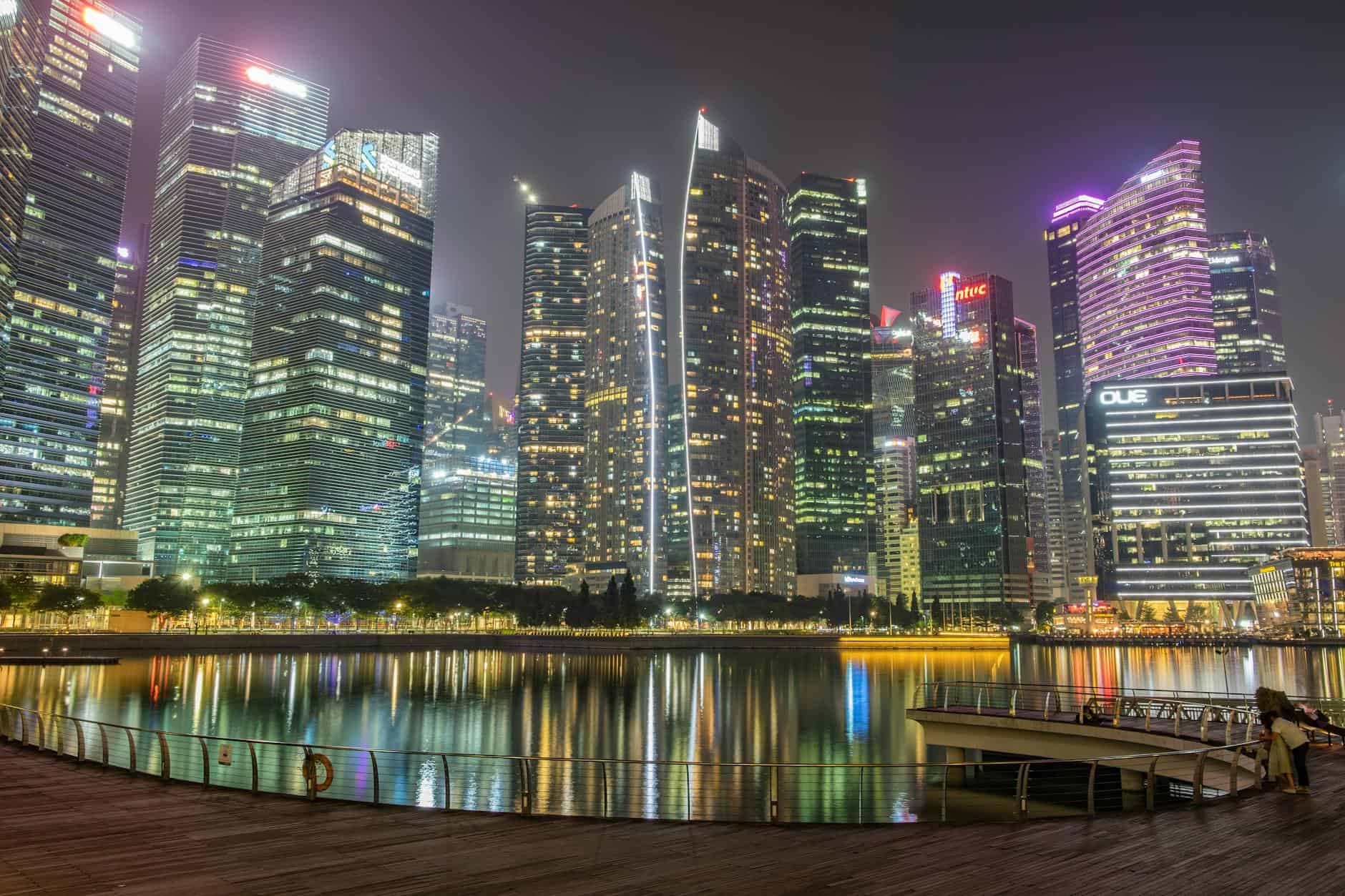 Singapore Marina Bay skyline reflecting tax residency rules under the 183-day threshold