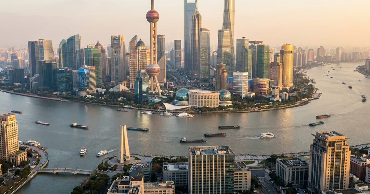 China Company Setup for Hong Kong and Singapore Founders: WFOE vs RO vs JV