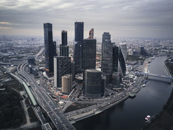 Aerial view representing the MAS Hedge Fund Programme and ONE Pass track opportunities